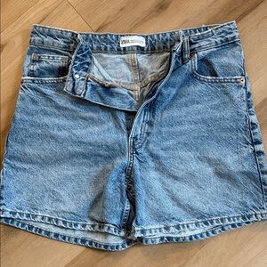 Zara Women's Light Blue Jean Shorts
